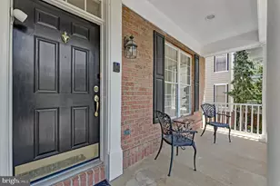 2819 Morada Ct, Vienna, VA 22180 - Photo 2