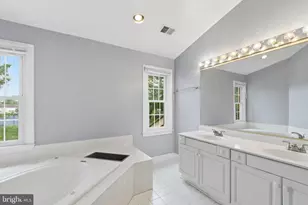 6323 Barcroft Mews Dr, Falls Church, VA 22041 - Photo 18