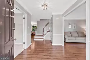 9759 Hatmark Ct, Vienna, VA 22181 - Photo 2