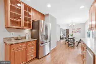 9759 Hatmark Ct, Vienna, VA 22181 - Photo 12