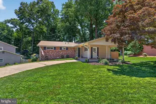 5010 Gainsborough Dr, Fairfax, VA 22032 - Photo 2