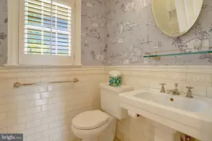 904 Waynewood Blvd, Alexandria, VA 22308 - Photo 16