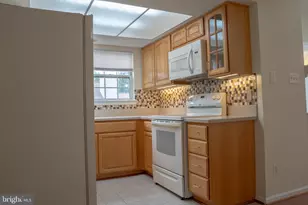 12101 Greenwood Ct, Fairfax, VA 22033 - Photo 16
