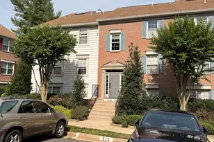 12101 Greenwood Ct, Fairfax, VA 22033 - Photo 4