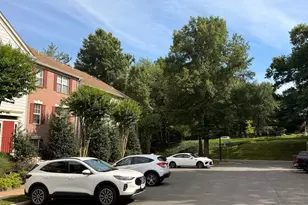 12101 Greenwood Ct, Fairfax, VA 22033 - Photo 6