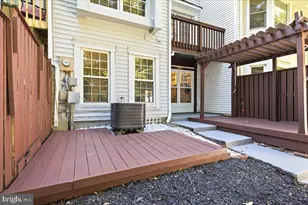 6013 Chestnut Hollow Ct, Centreville, VA 20121 - Photo 2