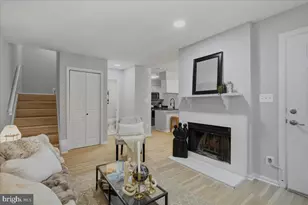 6013 Chestnut Hollow Ct, Centreville, VA 20121 - Photo 4