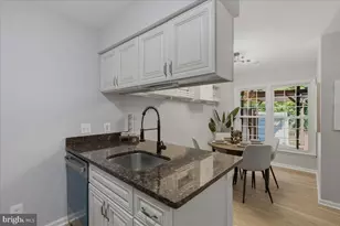 6013 Chestnut Hollow Ct, Centreville, VA 20121 - Photo 10