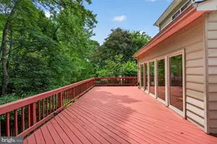 9105 Oak Chase Ct, Fairfax Station, VA 22039 - Photo 32
