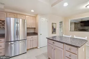 9369 Tovito Dr, Fairfax, VA 22031 - Photo 4