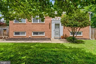 6900 Southridge Dr, McLean, VA 22101 - Photo 2