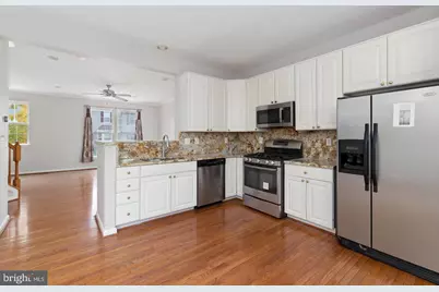 13700 Barksdale Drive, Herndon, VA 20171 - Photo 18