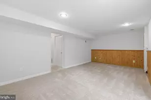 5526 Hollins Ln, Burke, VA 22015 - Photo 12