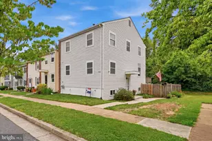 5526 Hollins Ln, Burke, VA 22015 - Photo 2
