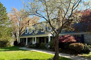 10101 Windy Knoll Ln, Vienna, VA 22182 - Photo 2