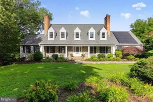 10101 Windy Knoll Ln, Vienna, VA 22182 - Photo 2