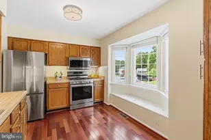 10127 Schoolhouse Woods Ct, Burke, VA 22015 - Photo 6