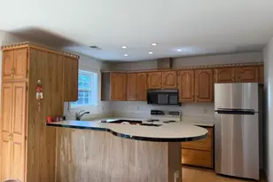 8015 Merry Oaks Ct, Vienna, VA 22182 - Photo 2