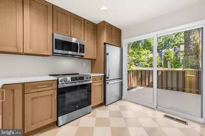 1604 Valencia Way, Reston, VA 20190 - Photo 12