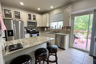 2386 Woodland Pond Ln, Herndon, VA 20171 - Photo 8