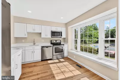 7306 Eggar Woods Lane, Springfield, VA 22153 - Photo 4