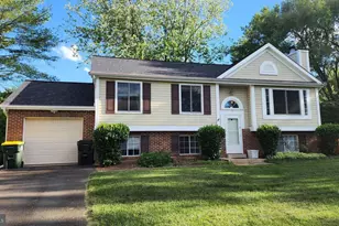 3827 Dittany Ct, Chantilly, VA 20151 - Photo 2
