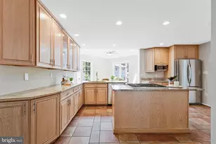 8422 Blevins Way Ct, Vienna, VA 22182 - Photo 12