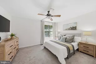 10243 Roberts Common Ln, Burke, VA 22015 - Photo 12