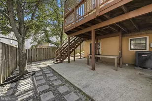 10243 Roberts Common Ln, Burke, VA 22015 - Photo 22