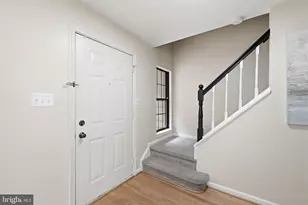 10243 Roberts Common Ln, Burke, VA 22015 - Photo 2