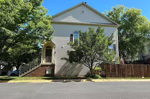 14718 Winterfield Ct, Centreville, VA 20120 - Photo 2