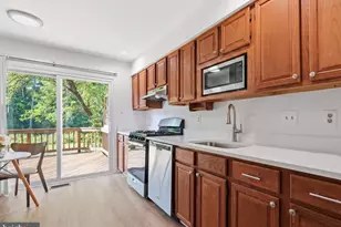 4262 Fox Lake Dr, Fairfax, VA 22033 - Photo 10