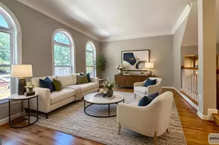 8915 Royal Hannah Ln, Fairfax, VA 22031 - Photo 2