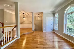 8915 Royal Hannah Ln, Fairfax, VA 22031 - Photo 4