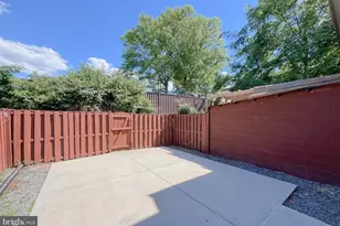 3225 Viscount Ct, Annandale, VA 22003 - Photo 12