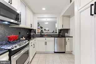 2205 Hunters Run Dr, Reston, VA 20191 - Photo 12
