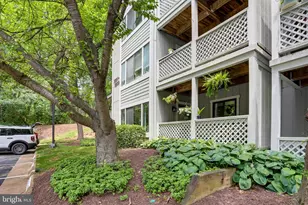 2205 Hunters Run Dr, Reston, VA 20191 - Photo 4