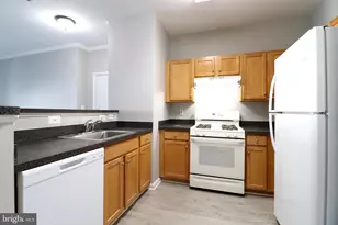 5117 Travis Edward Way, Centreville, VA 20120 - Photo 8