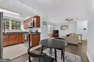 12103 Green Ledge Ct, Fairfax, VA 22033 - Photo 10