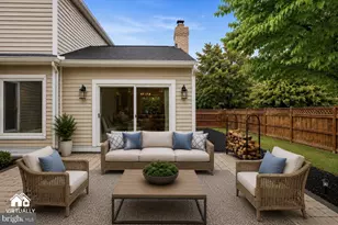 1323 Stourhead Ct, Herndon, VA 20170 - Photo 32