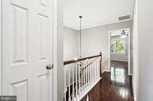 10150 Village Knolls Ct, Oakton, VA 22124 - Photo 10