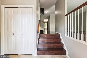 10150 Village Knolls Ct, Oakton, VA 22124 - Photo 8