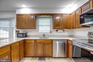 9720 Aspen Hollow Way, Fairfax, VA 22032 - Photo 8