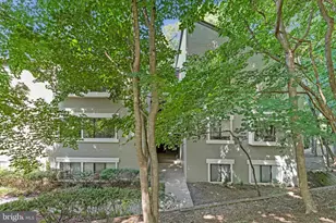 2210 Springwood Dr, Reston, VA 20191 - Photo 2