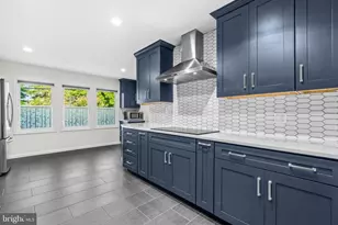 2410 Parkers Ln, Alexandria, VA 22306 - Photo 8
