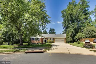 3300 Clearwood Ct, Falls Church, VA 22042 - Photo 4
