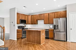 2461 Rolling Plains Dr, Herndon, VA 20171 - Photo 8