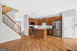2461 Rolling Plains Dr, Herndon, VA 20171 - Photo 10