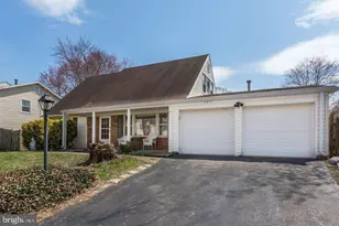 4311 Pergate Ln, Fairfax, VA 22033 - Photo 4