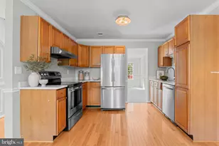 6749 Cardinal Woods Ct, Lorton, VA 22079 - Photo 4
